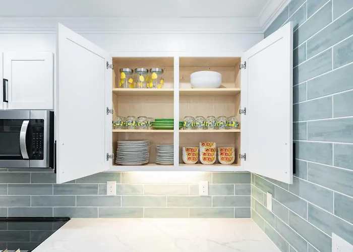 Sleeps 16 - 2 Kitchens