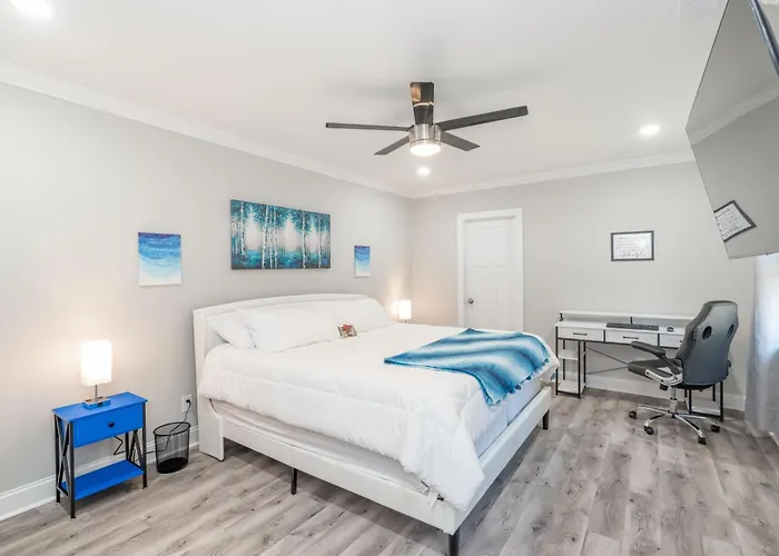 Sleeps 16 - 2 Kitchens *