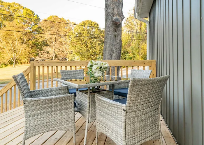 Sleeps 16 - 2 Kitchens