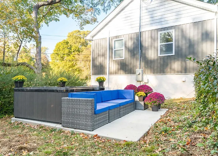 Sleeps 16 - 2 Kitchens *