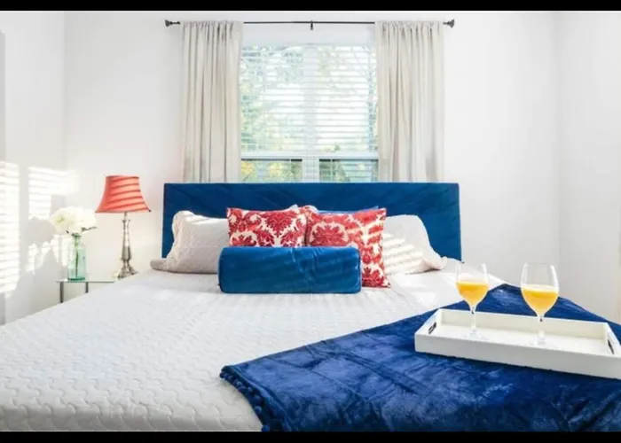 Holiday home Sleeps 16 - 2 Kitchens