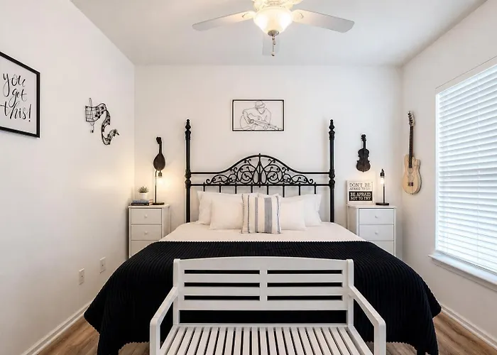 Holiday home Sleeps 16 - 2 Kitchens