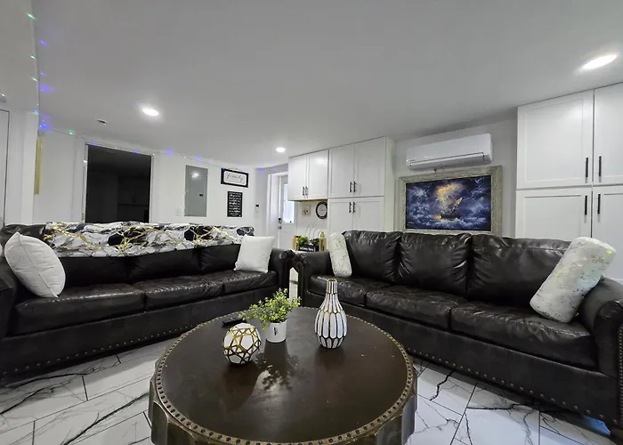 Sleeps 16 - 2 Kitchens *
